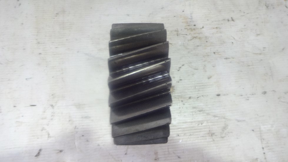 шестерня задней передачи б/у - 1